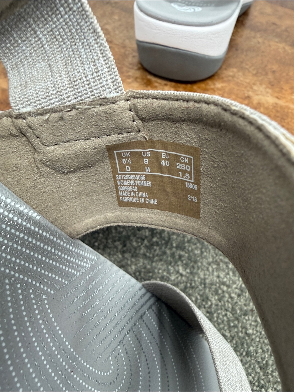 Cloudsteppers Clarks Sandal Wm 9 Arla Jacory Sand Gray Stretch 2 Strap Slingback - Picture 7 of 12